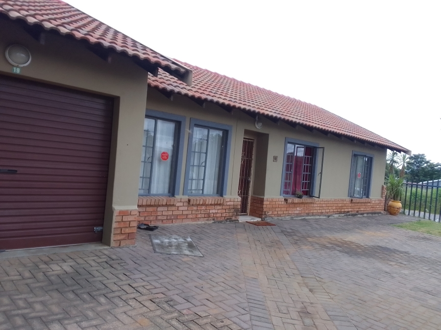 To Let 3 Bedroom Property for Rent in Oos Einde North West